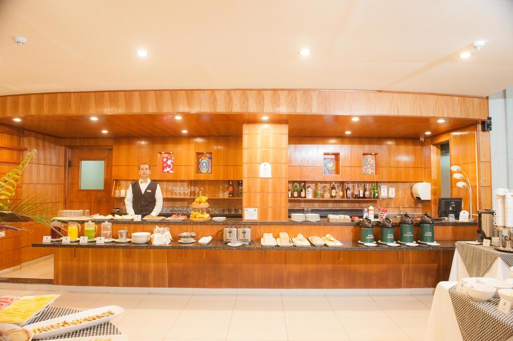 康维尔酒店 埃斯特城 外观 照片